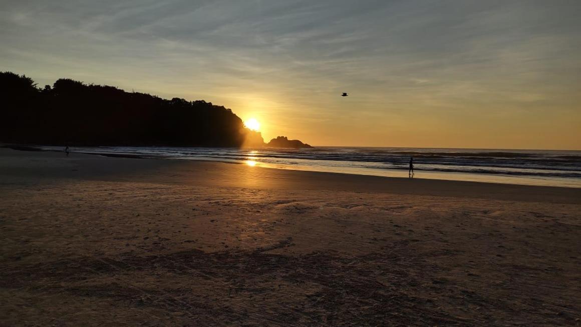 Apartamento Ubatuba - Praia grande - 250m da Praia Bagian luar foto