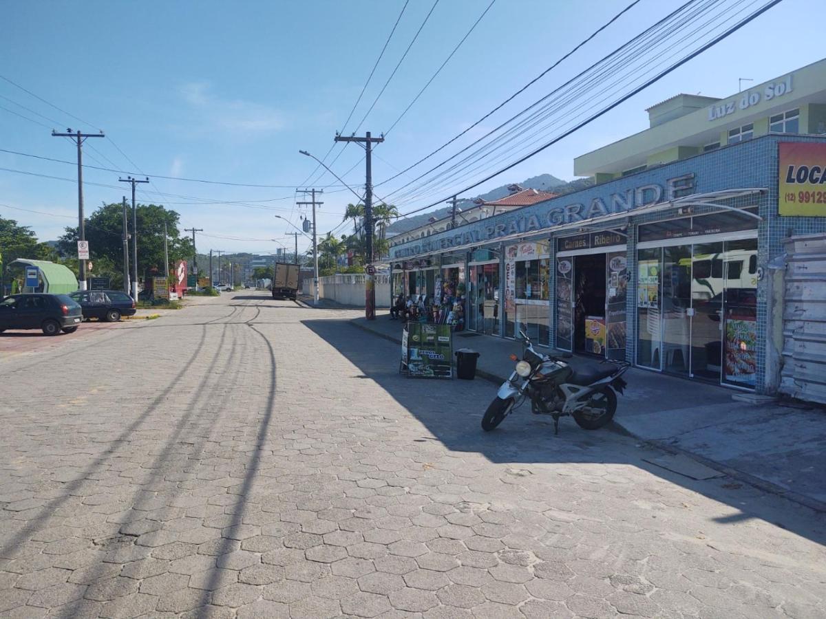 Apartamento Ubatuba - Praia grande - 250m da Praia Bagian luar foto
